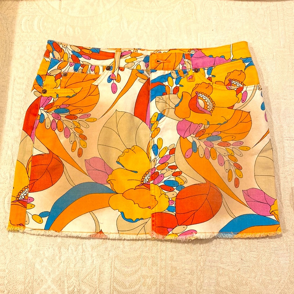 Excellent condition.  Triton jean skirt 14” length